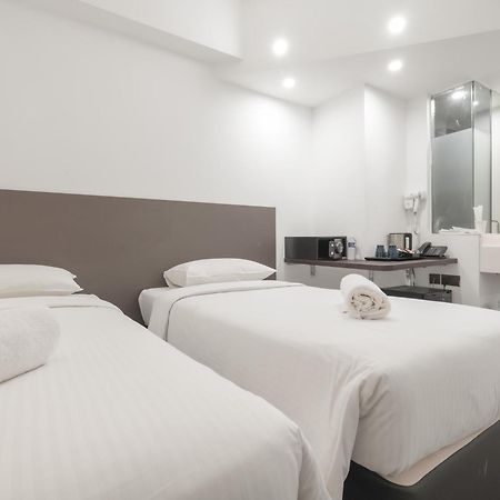 A Hotel Dickson Singapore Bagian luar foto